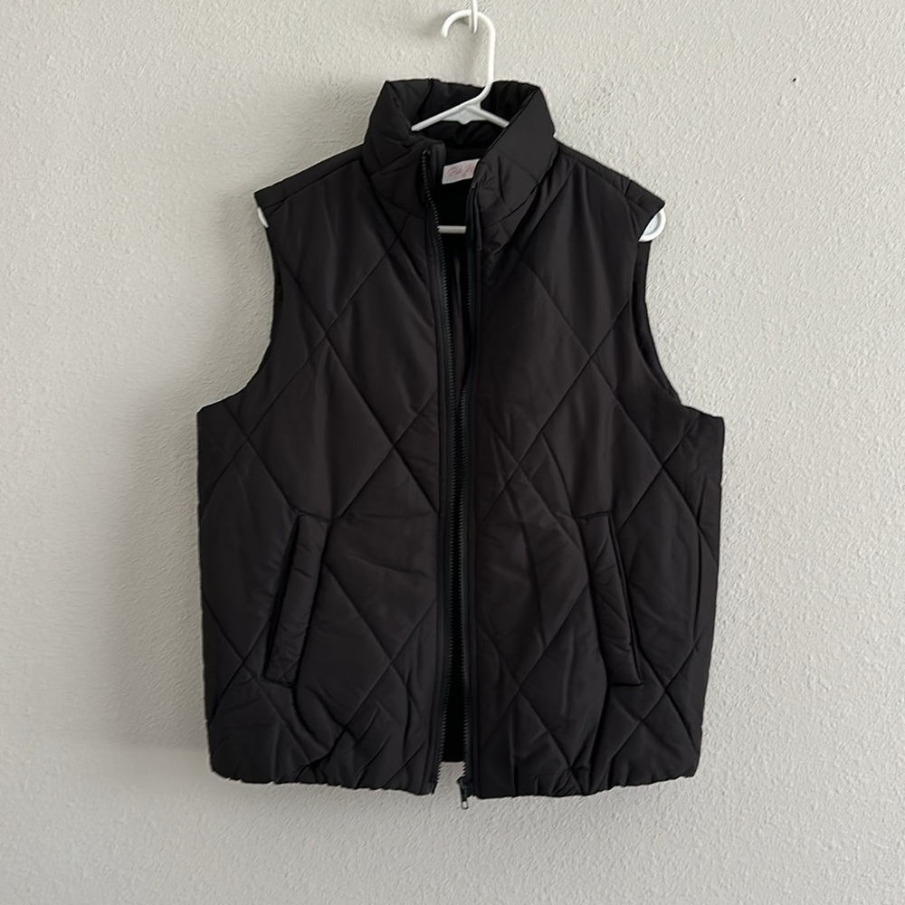 Pink Lily MOUNTAINSIDE MOMENT BLACK QUILTED PUFFER VEST - Picture 4 of 10